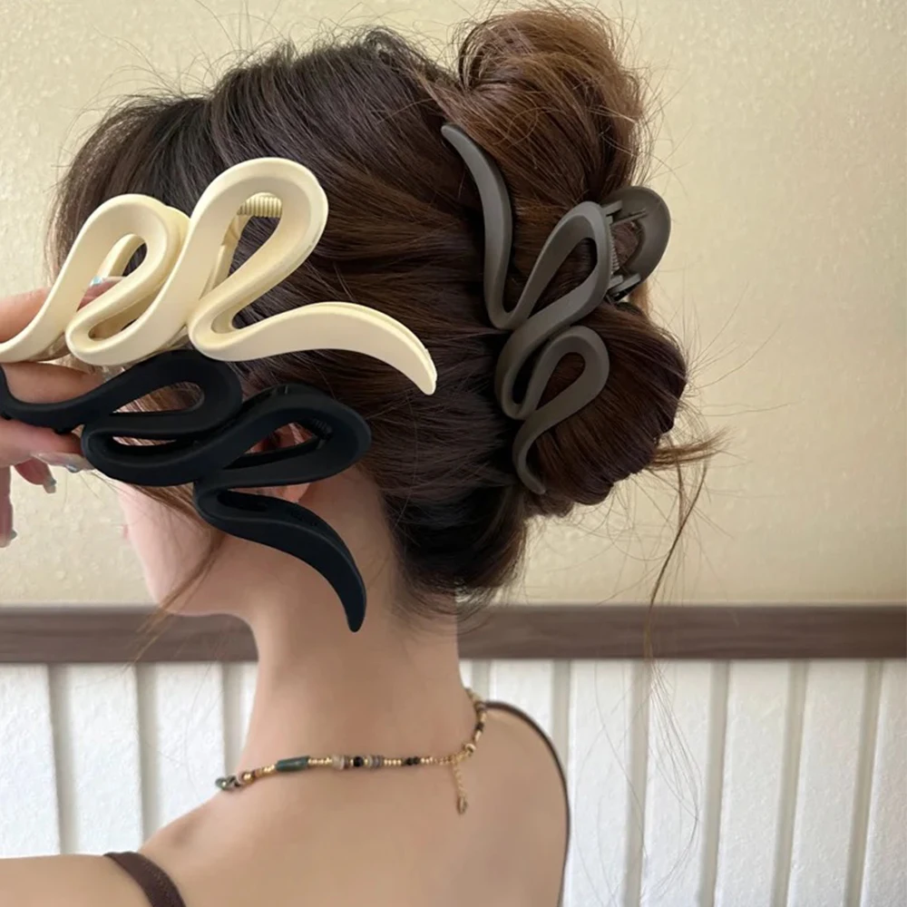 13cm Matte Acrylic Wave Hair Claw – Frosted Solid Color Clip - Image 4