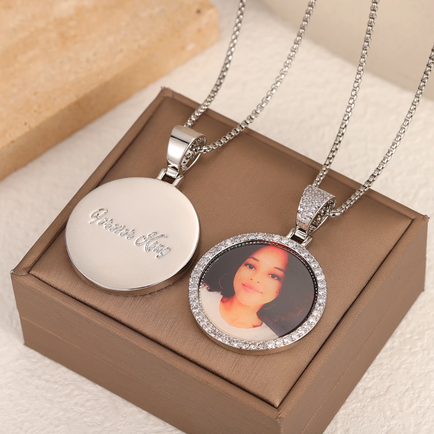 Personalized Photo Round Frame Necklace – Stainless Steel CZ Pendant for Her